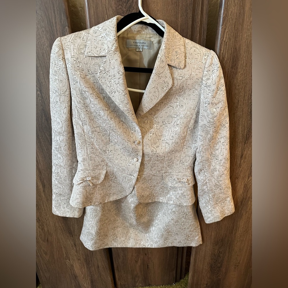 Tahari - Arthur S Levine - Womens Cream Tulle Suit Jacket and Skirt